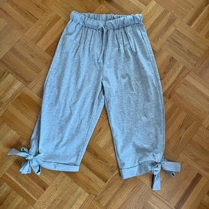 3/4 gray lounge pants